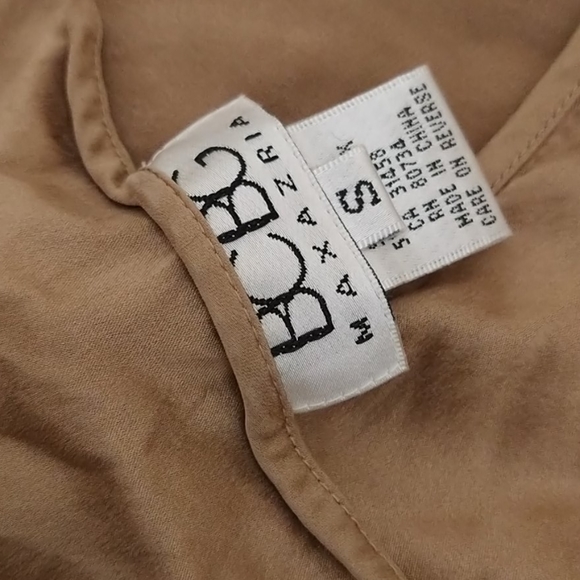 BCBG Max Azria Silk wrap top. VINTAGE - Picture 4 of 8
